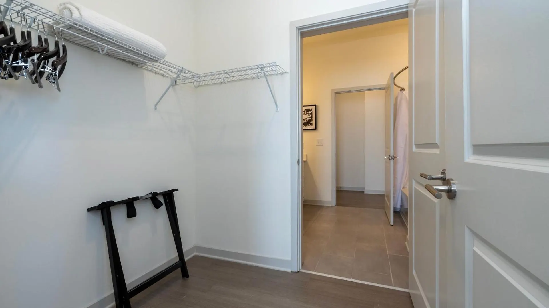 Modern Nulu 2Br By Cozysuites 04 لويفيل شقة